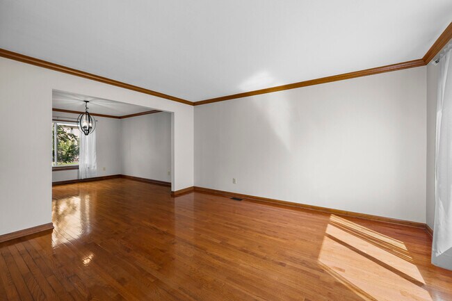 Building Photo - 38636 Rutgers Dr