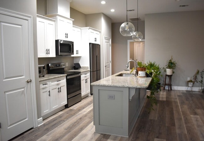 Building Photo - 8131 Toledo St