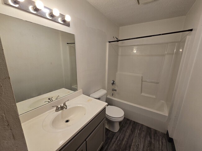 Building Photo - 60 Miller Ave SW