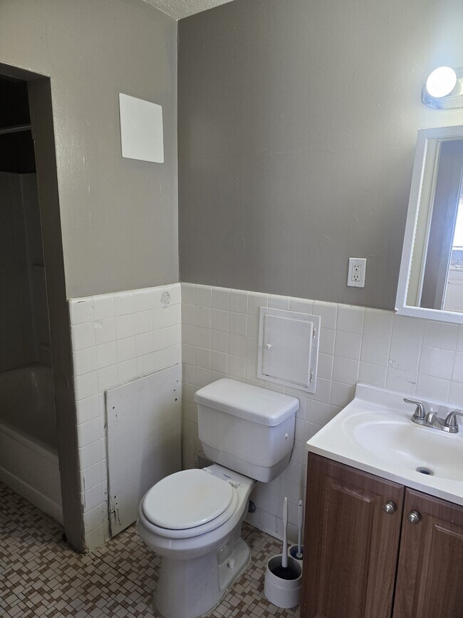 Building Photo - 21094 Reimanville Ave