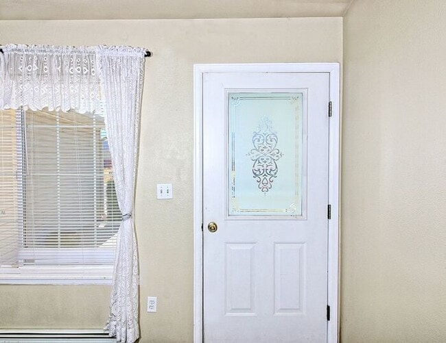 Building Photo - Beautiful 3 bedroom Fruita Home