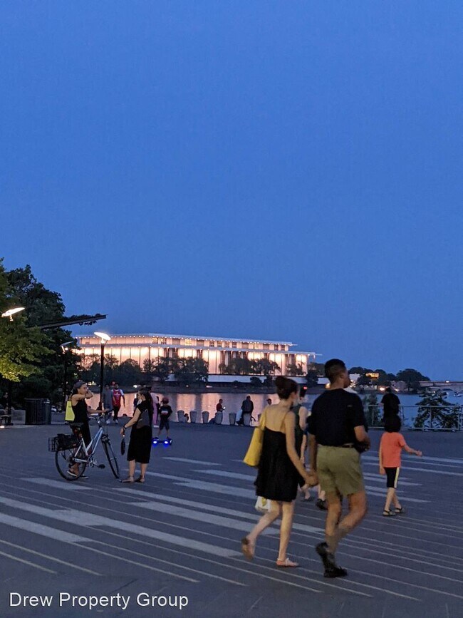 Building Photo - 6 br, 3 bath House - 3717 Reservoir Rd NW