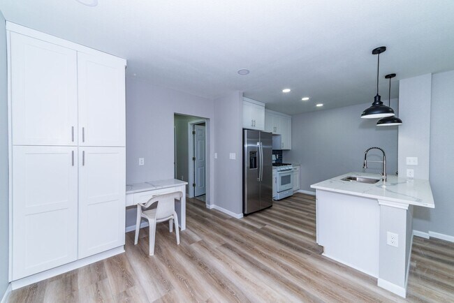 Building Photo - RENOVATED OLMOS PARK TERRACE DUPLEX