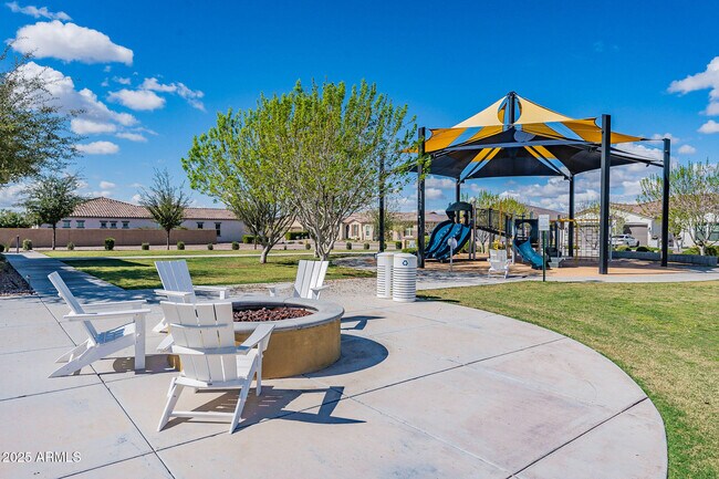 Building Photo - 9910 E Theia Dr