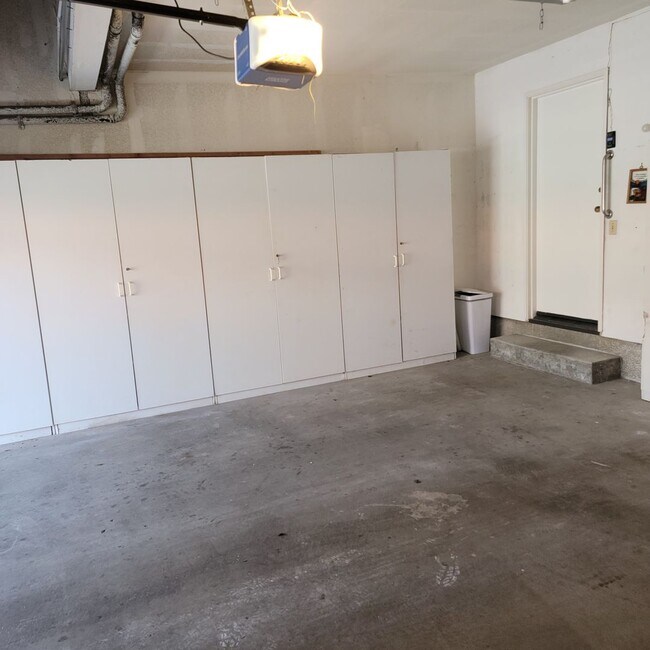 Building Photo - The Colony at Mandalay Beach 2 + 2 Single ...
