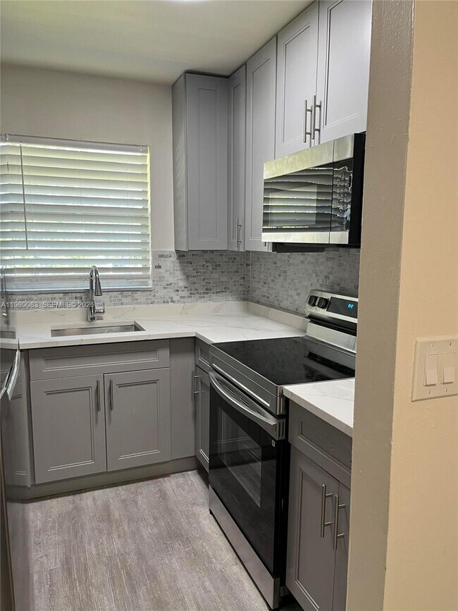 Building Photo - 2134 Lincoln St