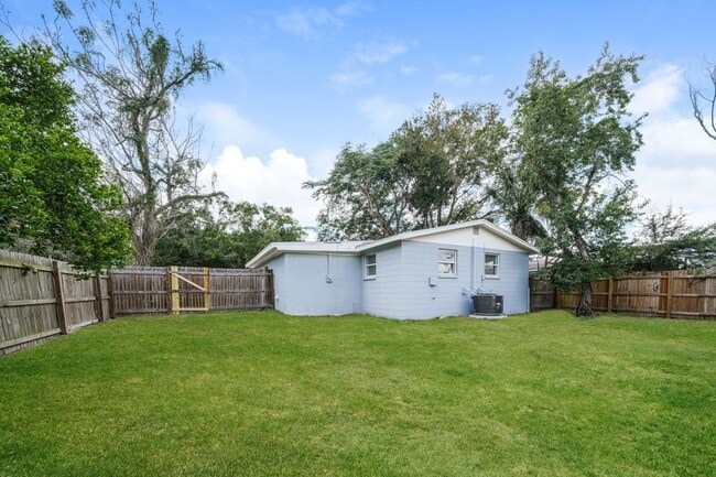 Building Photo - 3 BR/1BA | Newly Renovated Single Family Home | Large yard| In Tampa!