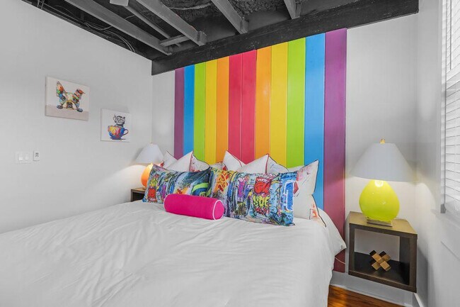 Building Photo - 156 Camellia St