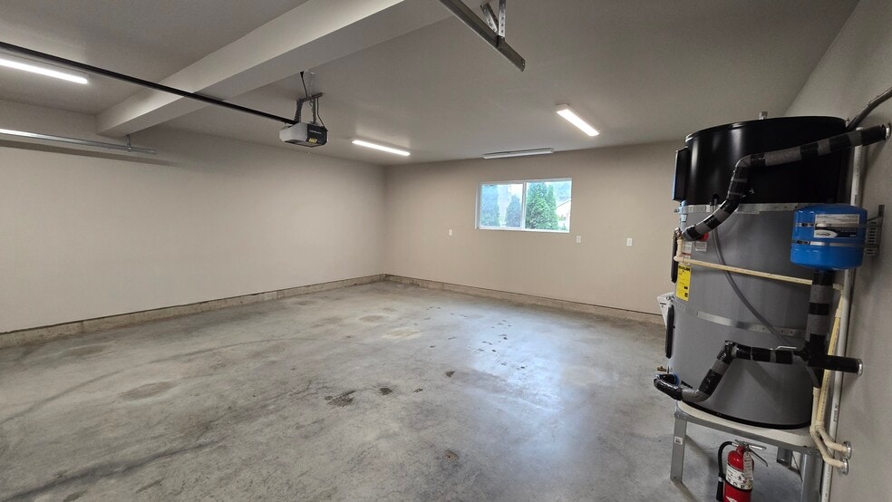 Building Photo - 418 N 4th Ave SW