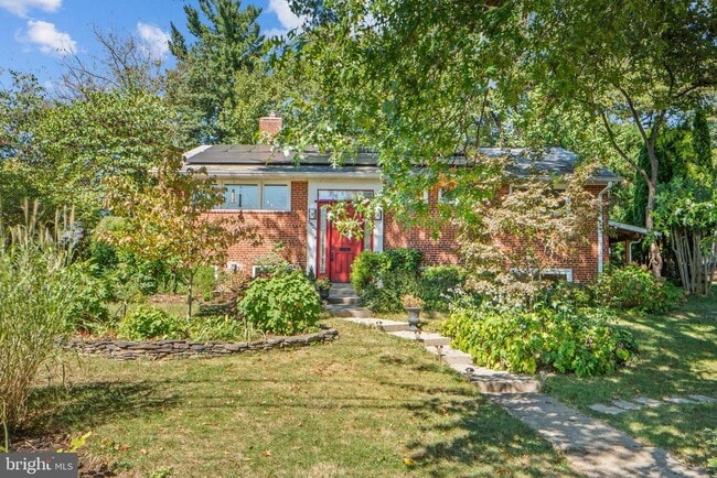 Building Photo - 5929 Avon Dr