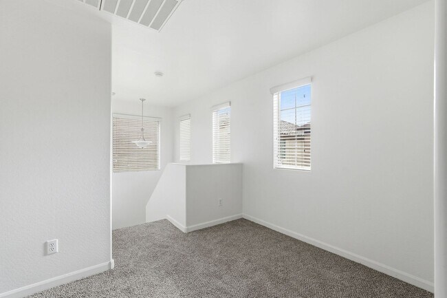 Building Photo - Higley Park Home