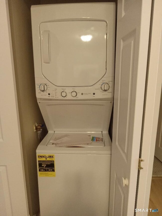 Building Photo - 1204 Whitney Ave