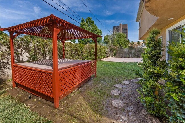 Primary Photo - 5217 Etiwanda Ave