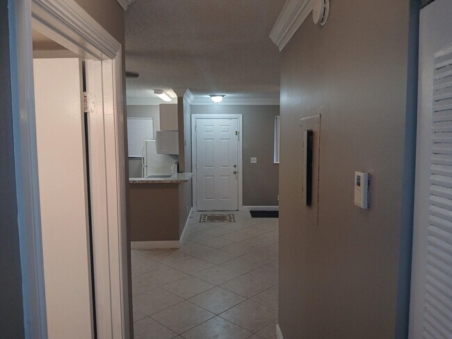 Building Photo - 522 Trace Cir