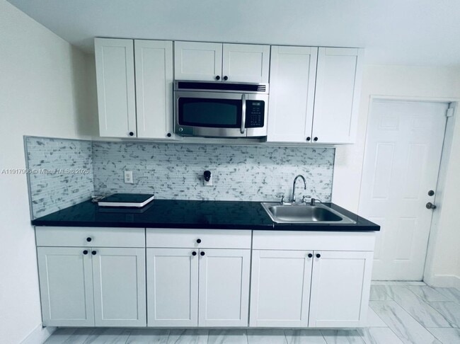 Building Photo - 5600 SW 38th St