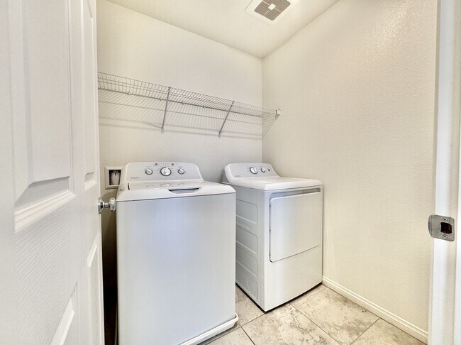 Building Photo - 4258 Tarim St
