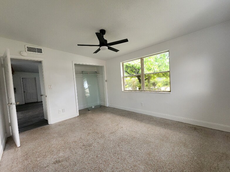 Building Photo - 5311 5th St Ct E