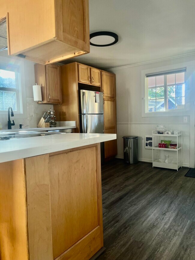 Building Photo - 551 N 137th St