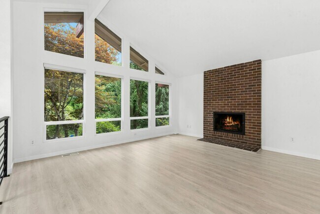 Building Photo - 4bd/2.5ba Bellevue Home
