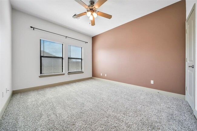 Building Photo - 5221 Eigel St