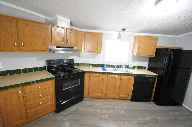 Building Photo - 2 Lakeview Ln