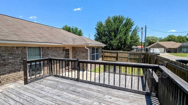 Building Photo - 1220 Langston Ln