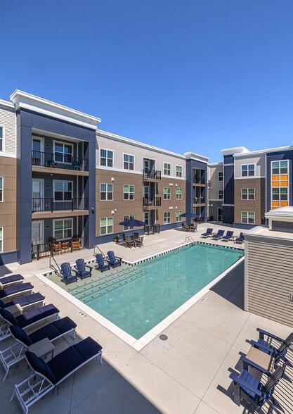 VivaBeneStPeters - Swimming Pool 2 - Viva Bene 55+ Active Adult Apartment Homes