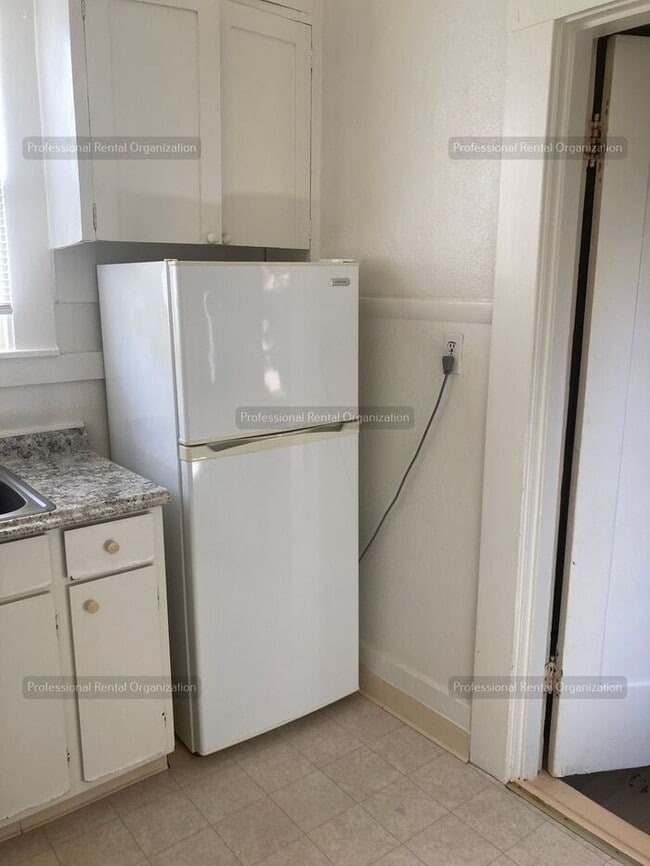 Building Photo - One bedroom Gem in Heart of Quaint, Historic West Petaluma