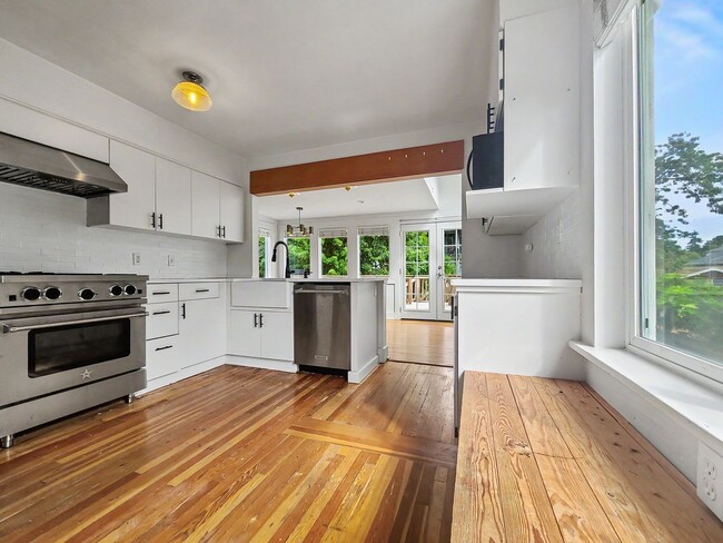Building Photo - 6528 12th Ave NW