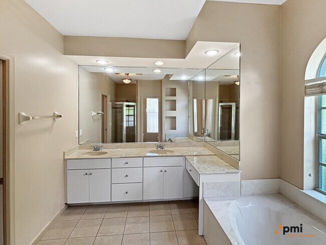 Building Photo - 2820 SE Melaleuca Blvd