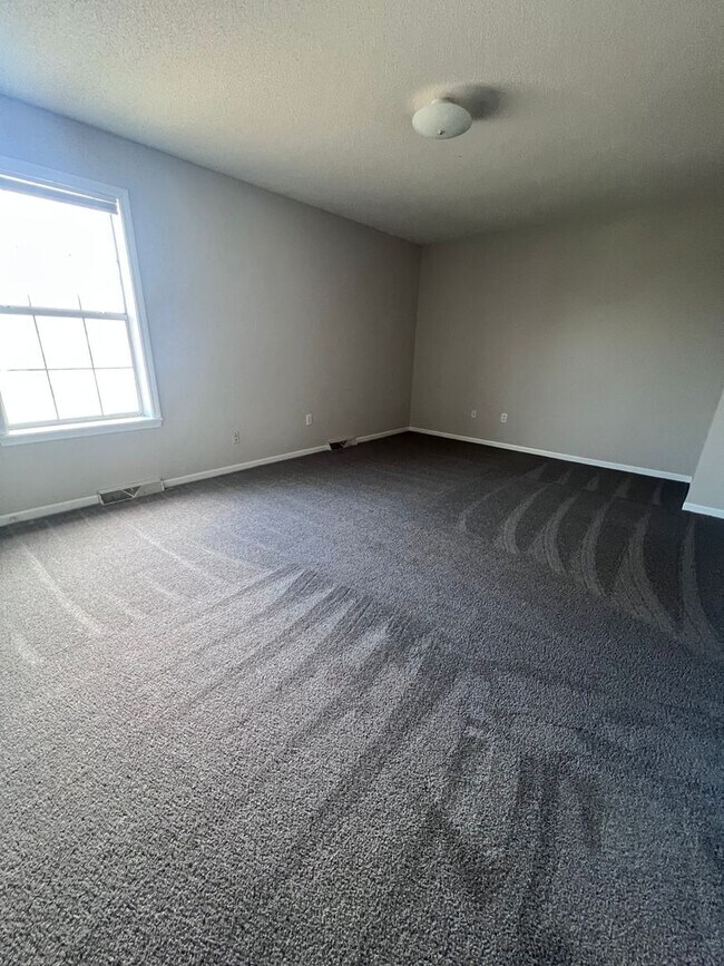 Building Photo - 2200-2202-2202 E Parks Edge Pl