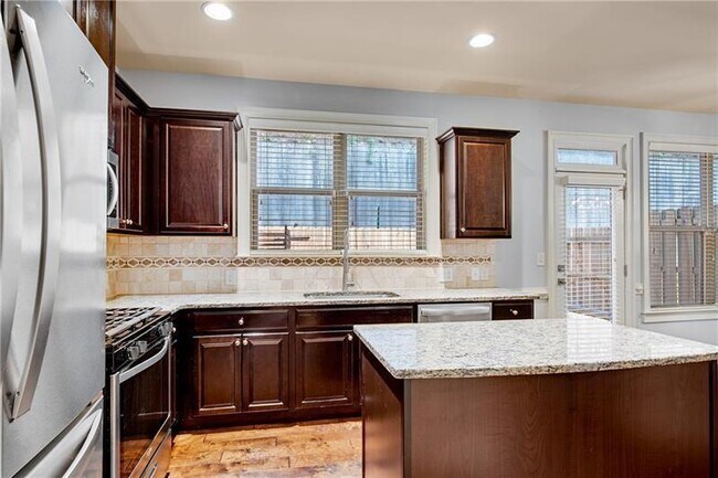 Building Photo - 2242 Knoxhill View