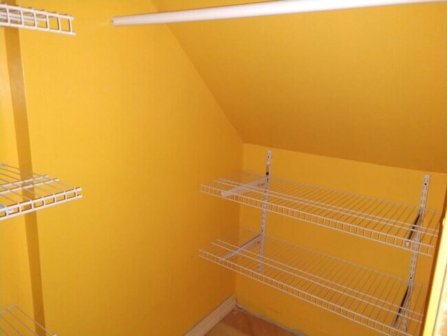 Building Photo - 58 Burnham St