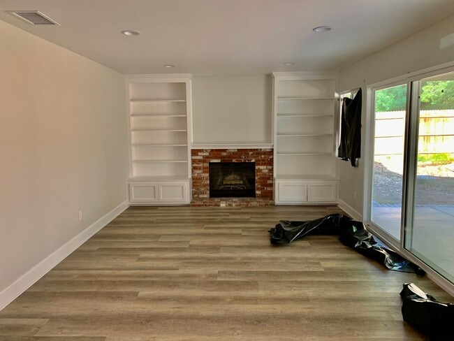 Building Photo - Newly Rebuilt 2 Story Home