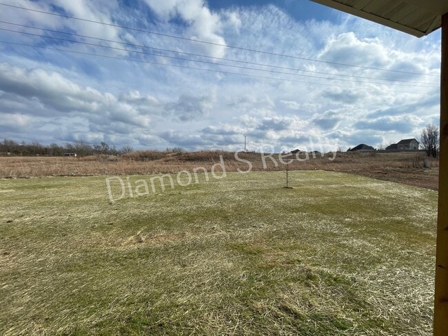 Building Photo - 4 Bedroom Home Available Early February - Great Neighborhood & Ozark Schools!