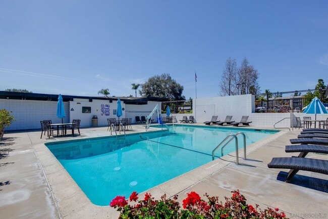 Building Photo - Single Level Condo in Lake San Marcos