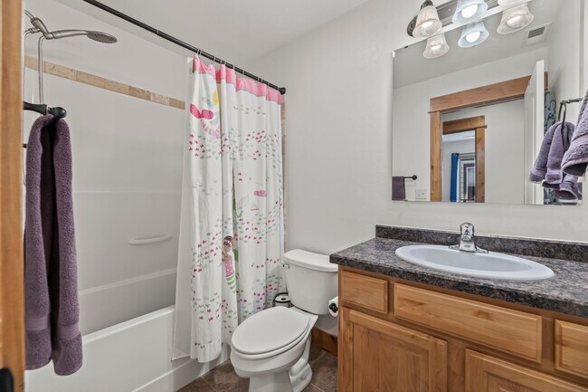 Building Photo - High End 3 Bed 2.5 Bath Home In Bozeman! N...