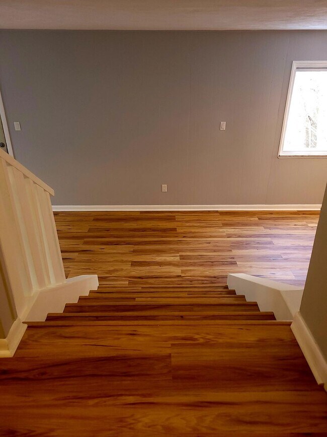 Building Photo - 357 Gilmore St