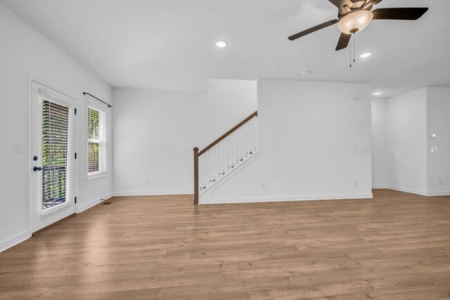 Building Photo - Modern Living in Bellevue