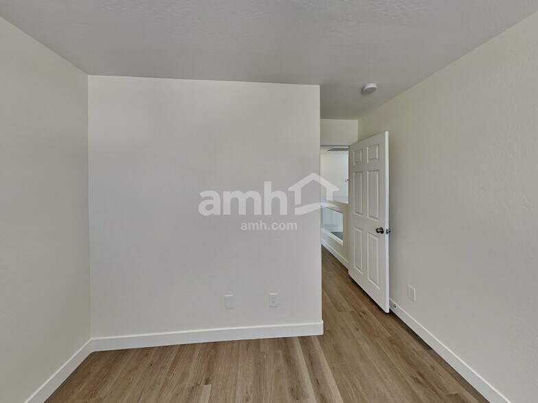 Building Photo - 22428 W Solano Dr