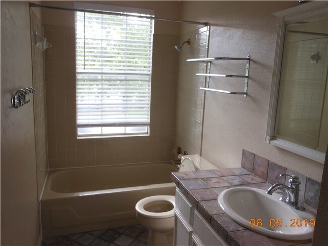 Building Photo - 1710 Foxfire Dr