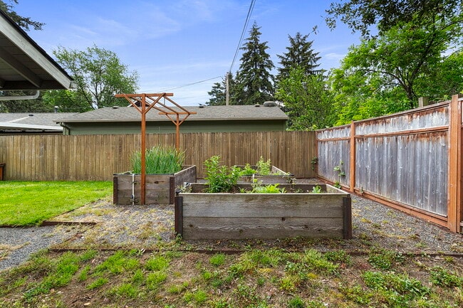 Building Photo - 5359 SE 91st Ave