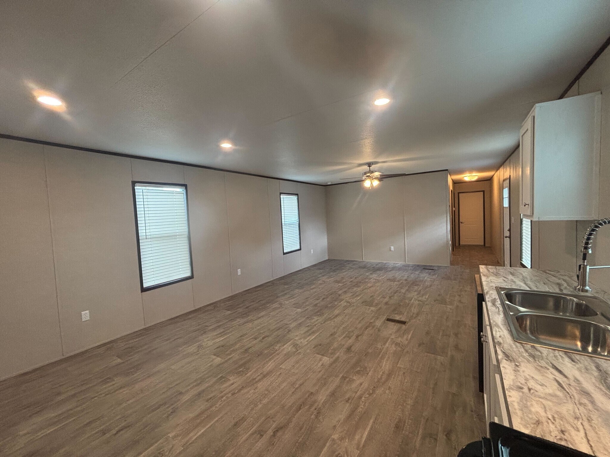 Building Photo - 203 Linda St