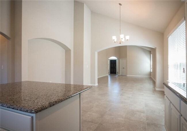 Building Photo - 641 Schefer St