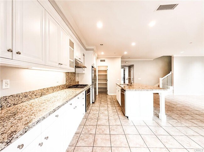 Building Photo - 87 Coleridge