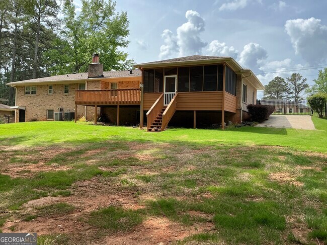 Building Photo - 3988 Rainbow Dr