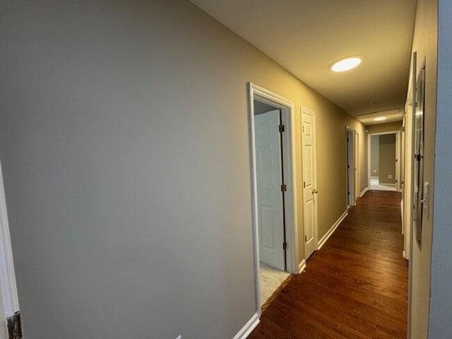 Building Photo - Short term lease available!