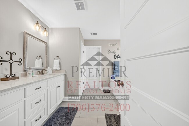 Building Photo - 6808 Omaha Dr