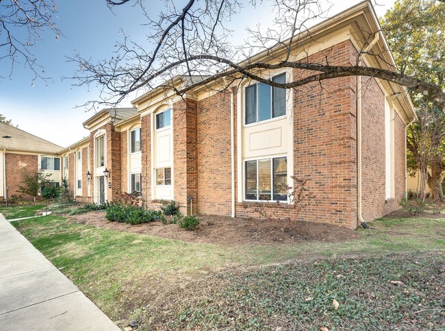 Building Photo - Awesome 2BE/2BA condominium at Lions Head!