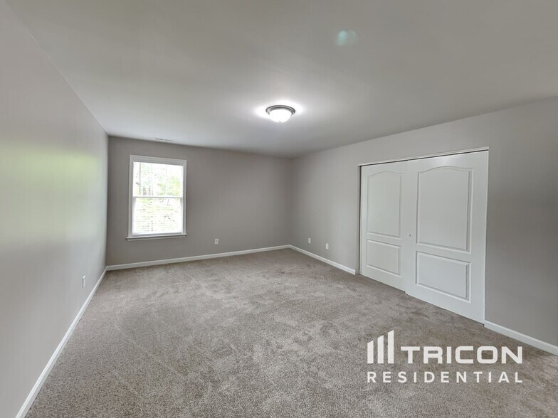 Building Photo - 20 Argent Ct